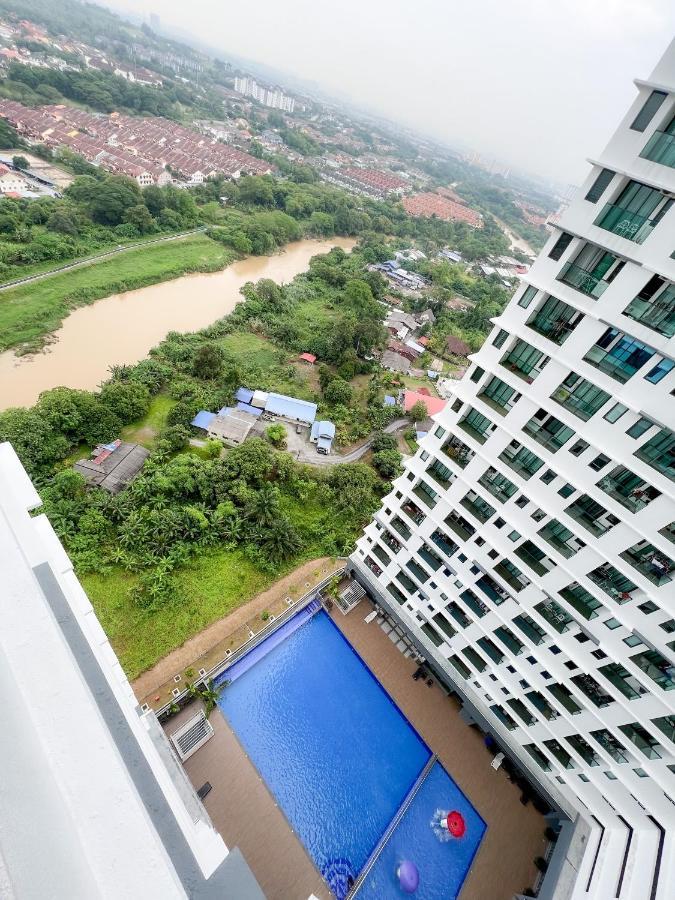 Aurora Vista Homestay Bangi at Vista Bangi With WIFI&NETFLIX Kajang Bagian luar foto